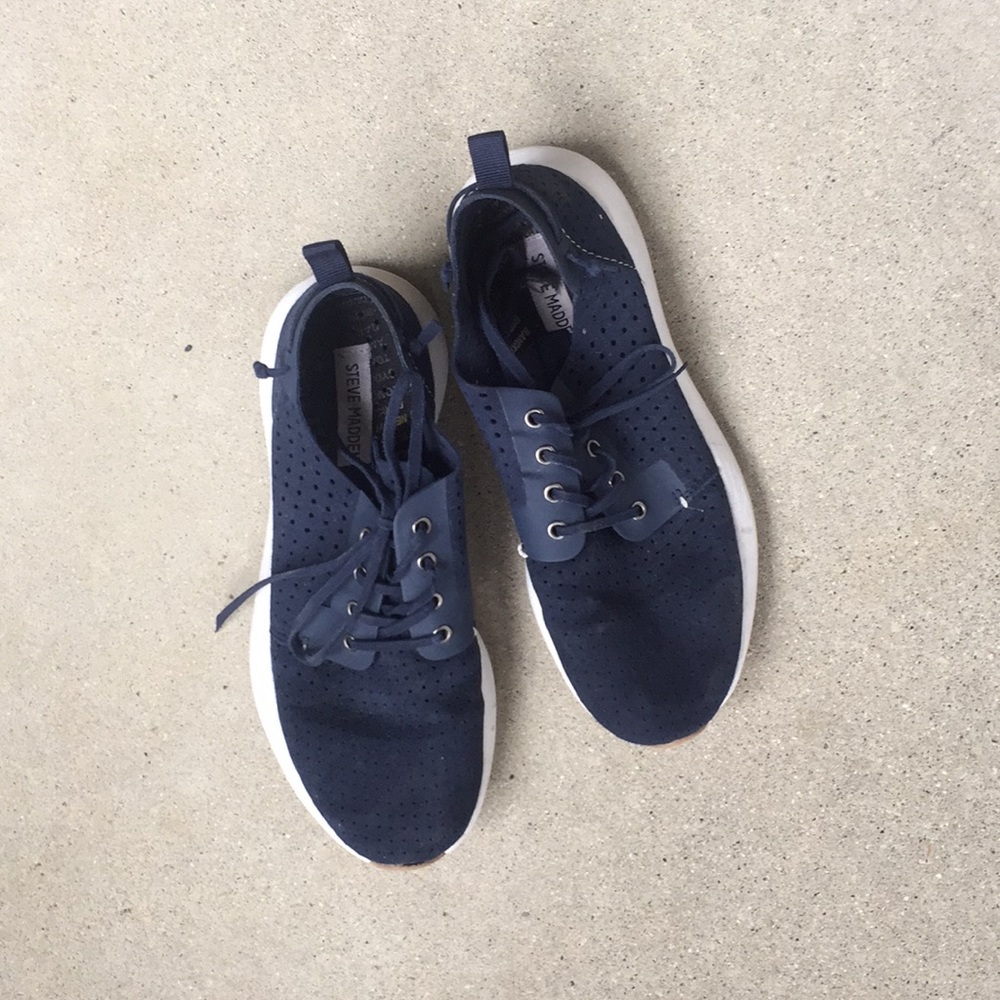 Navy blue Steve Madden athletic shoes